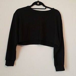 Long sleeve crop top in black